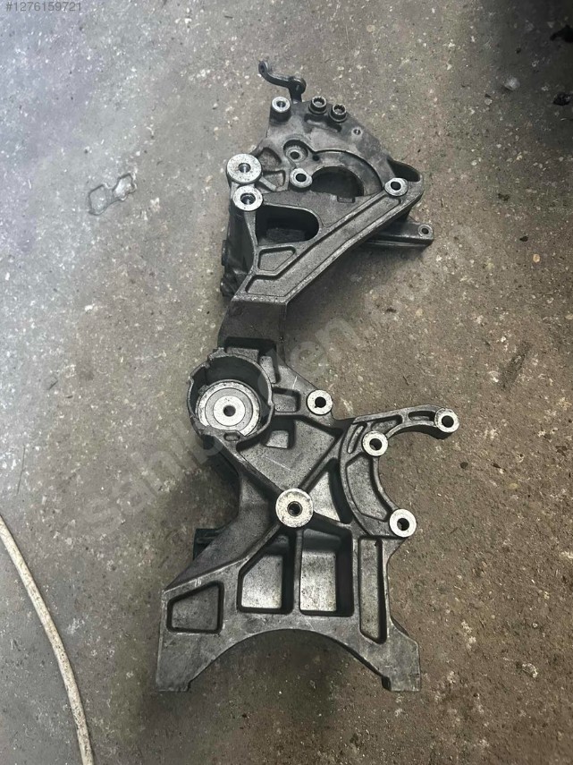 Volkswagen 2.0 Crafter Amarok Şarj Dinamosu Klima Direksiyon Pompası Ayağı Motor Kapağı Çıkma Yedek Parça