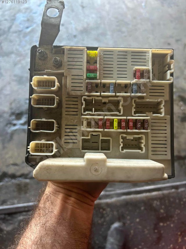 Renault Megane 2 Dizel 1.5 Sigorta Kutusu Sigorta Yuvası Çıkma Yedek Parça